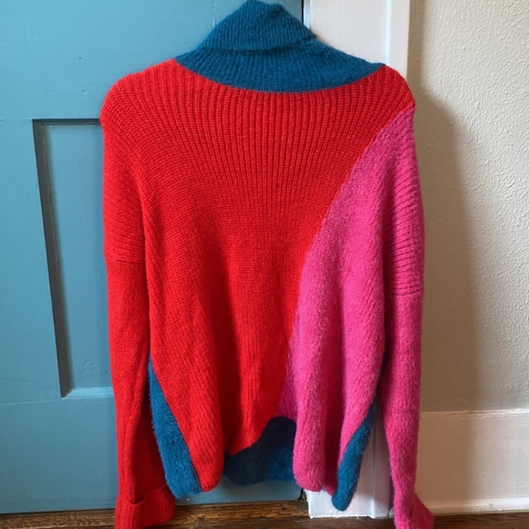 Oversized colorblock turtle neck sweater, never been worn - Picture 2 of 2
